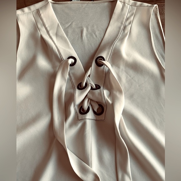 BCBGMaxAria sleeveless blouse - Picture 3 of 3